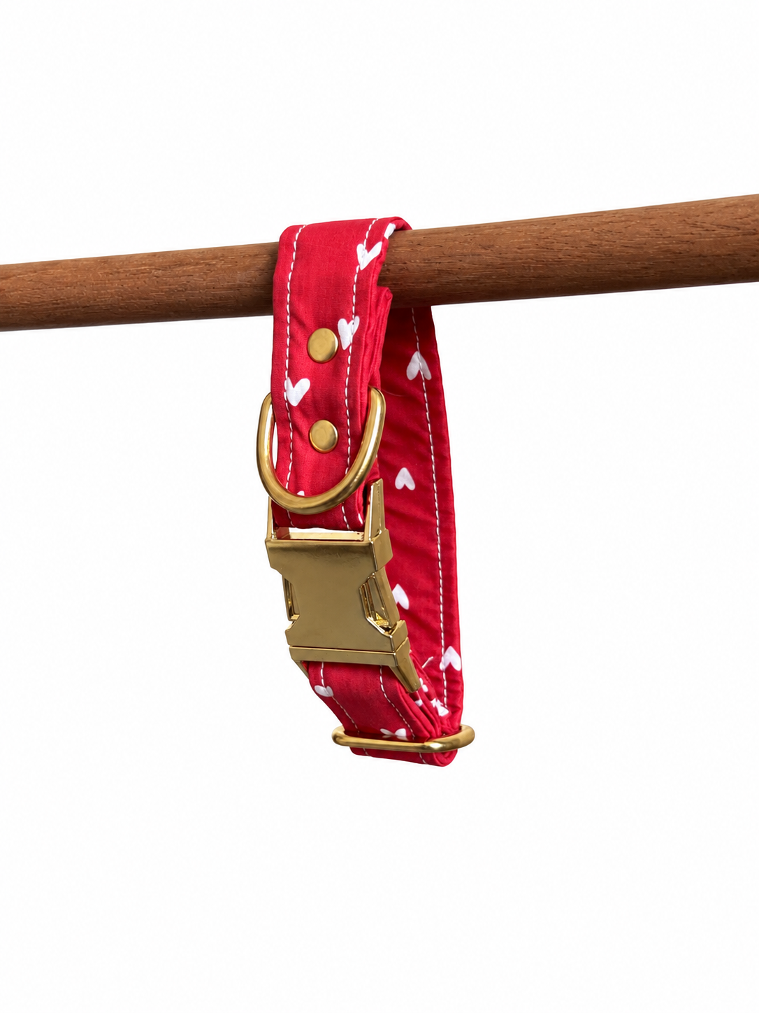 Collier rouge à cœur blanc 🤍