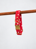 Collier rouge à cœur blanc 🤍